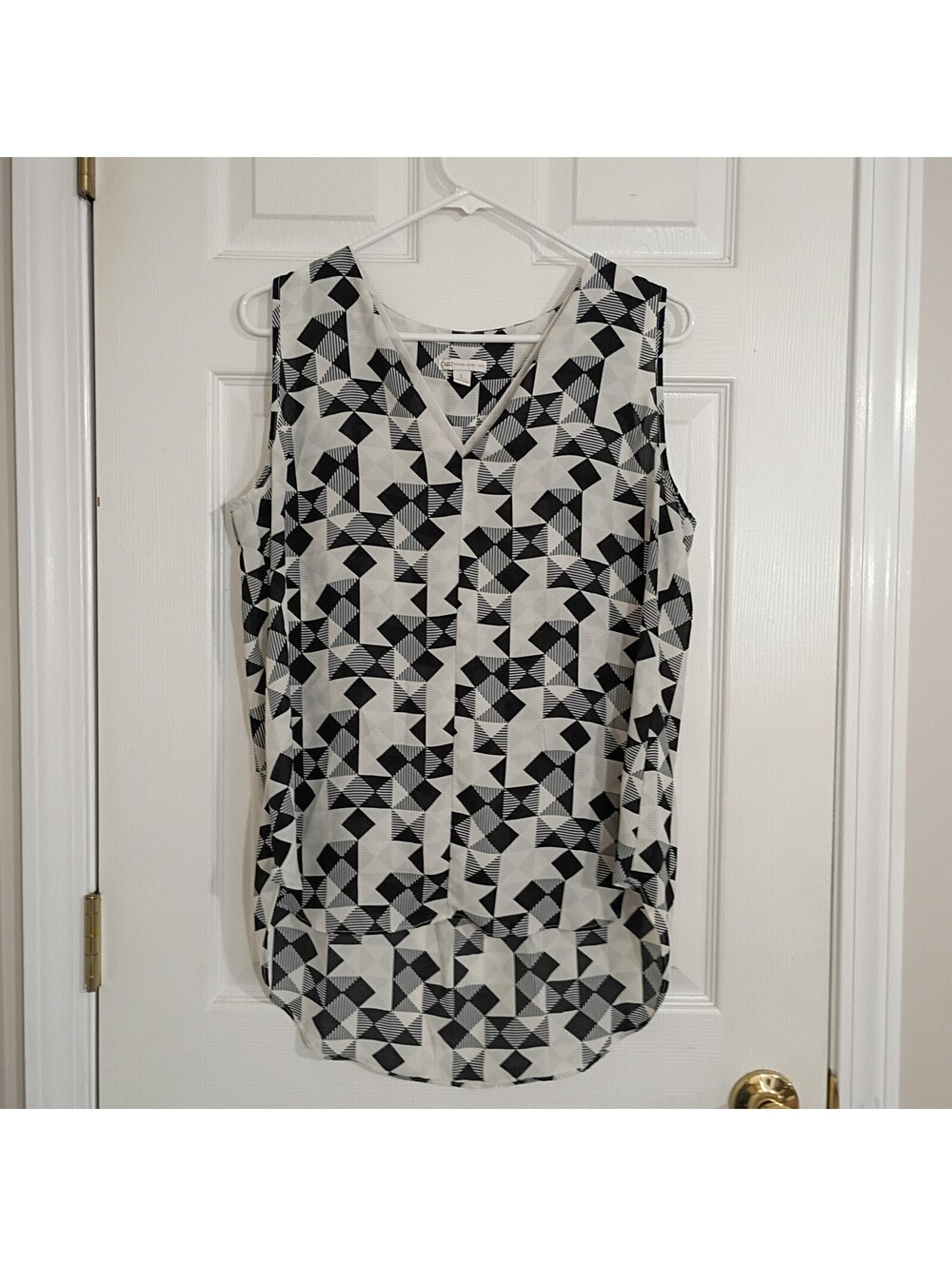 Cato Sleeveless Black and White Geometric Pattern Blouse
